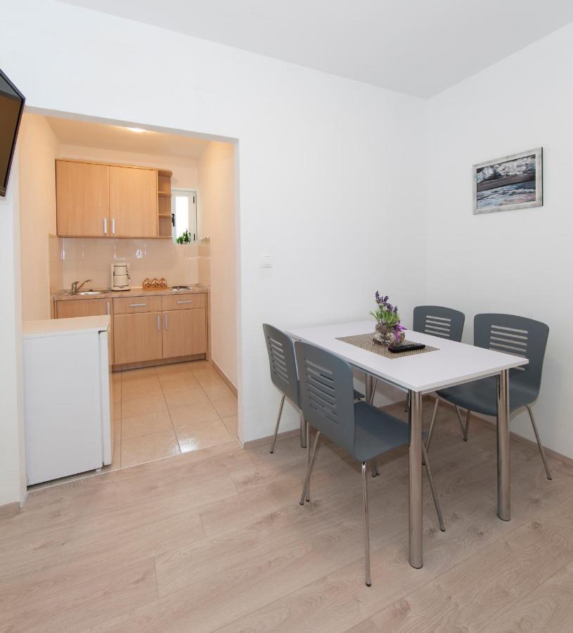 Apartmani Iva Tučepi Esterno foto