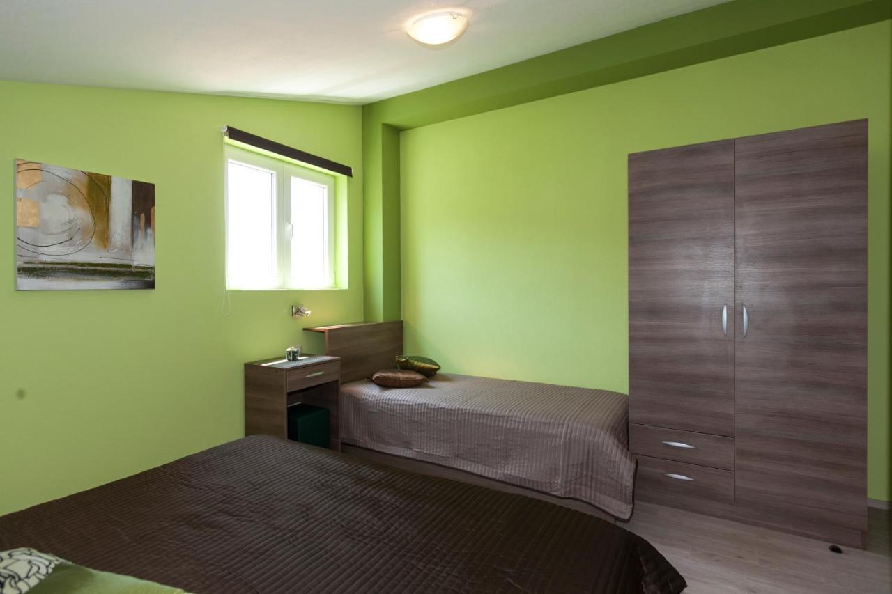 Apartmani Iva Tučepi Esterno foto