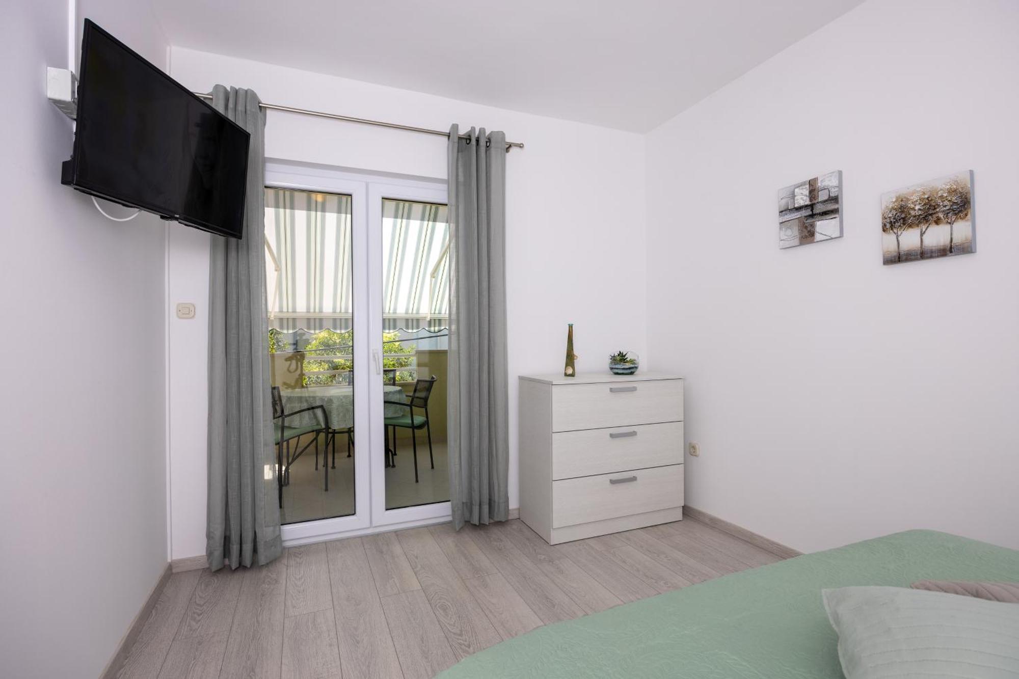 Apartmani Iva Tučepi Esterno foto